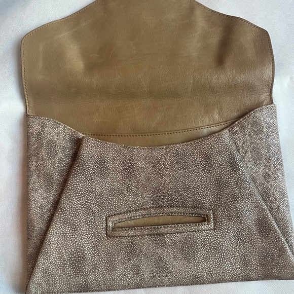 Givenchy RARE Antigona Leather Envelope Pebbled Beige Tan Clutch Handbag Logo - Picture 4 of 12